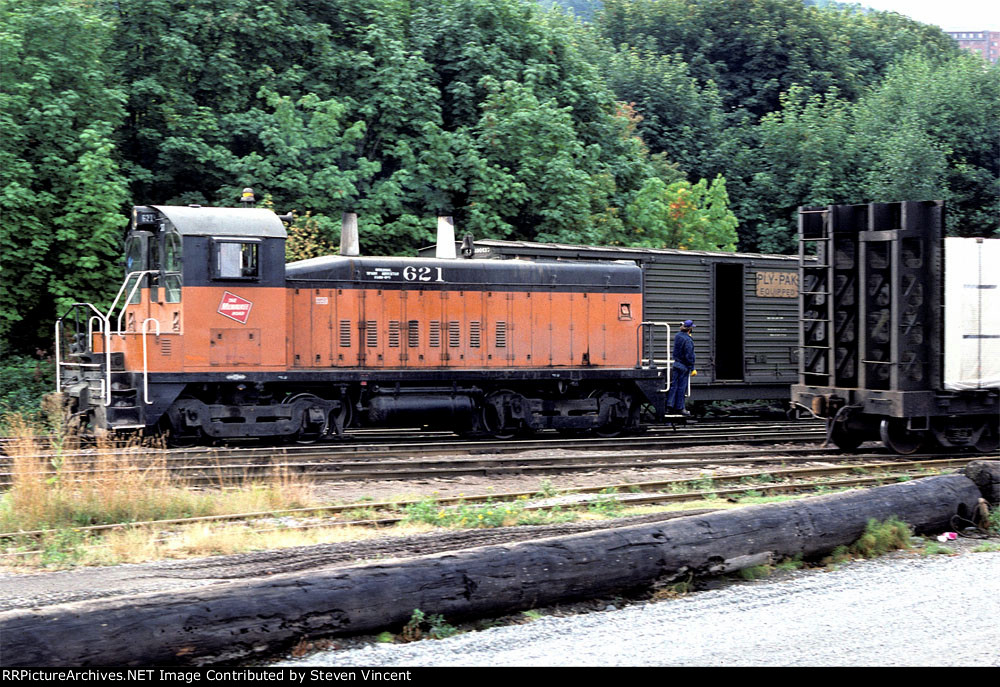 Milwaukee Road SW9 MILW #621 switches yard.